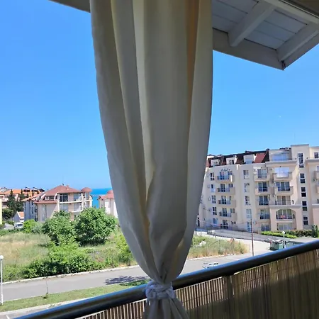 Small Sea Sunrise شقة